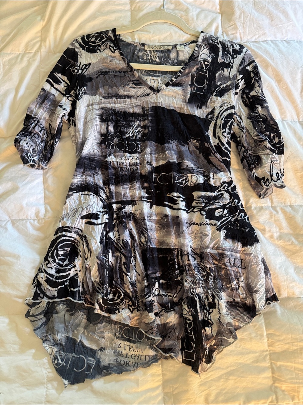 SNO SKINS Black & White Abstract Script V-Neck Tunic